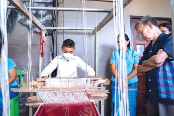 เปิดศูนย์การเรียนรู้ชุมชนผ้าทอนาหมื่นศรี  ‘เซ็นทรัล ทำ’ต่อยอดตำนานผ้าทอนับร้อยปี สู่วิถีท่องเที่ยว