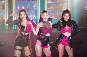 ‘บลูเบอร์รี่ อาร์สยาม’ทวงบัลลังก์เกิร์ลกรุ๊ปลูกทุ่งป๊อป  ส่งเพลง‘กิมจิ’Feat.‘BEAR KNUCKLE’