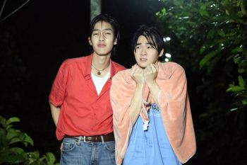 ยิ่งหนี ยิ่งเจอ ‘บอม’ กลัว ‘ต้า’ จนพลัดตกคลอง!  ใน ซีรี่ส์ ‘พี่จะตีนะเนย’