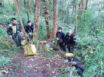 ปะทะสนั่นป่า!  ทหารถล่มแก๊งยานรก15ศพ  ลอบขนจากเมียนมาเข้าไทย