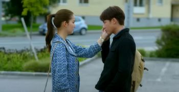 ‘หมาก,โบว์’จับมือเฮ! เพลง ‘ยื้อ’ 2 วัน ทะลุ 1 ล้านวิว  ‘นก-จริยา’ ยิ้ม ‘ใต้เงาตะวัน’ กระแสแรงก่อนลงจอ