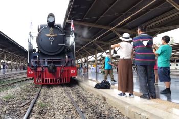 รายการ LIFE VARIETY : นั่งรถไฟหัวจักรไอน้ำ
