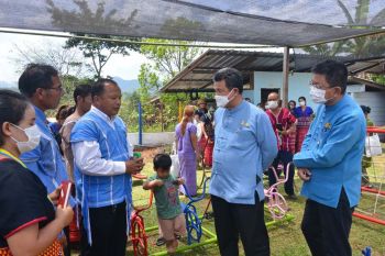 ปลัด มท.นำผู้บริหารลงพื้นที่ตรวจเยี่ยมศูนย์พัฒนาเด็กเล็กบ้านหนองเจ็ดหน่วย อบต.บ้านจันทร์