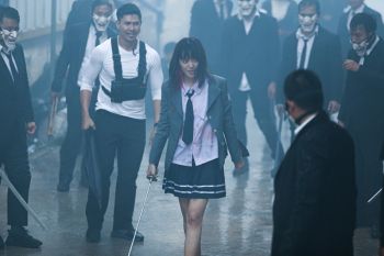 \'พลอยไพลิน\' สลัดสุคใส สวมบทนักฆ่าสายดุ บู๊แบบจุกๆในหนัง \'อีหนูอันตราย\'