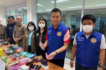 บุกจับร้านบุหรี่ไฟฟ้ารายใหญ่กลางเมืองลำปาง ขายใกล้สถานศึกษาซ้ำ