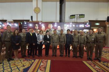 ผบ.ตร. มอบรางวัล \'โครงการสุภาพบุรุษจราจร ประชาชนสัญจรปลอดภัย\'