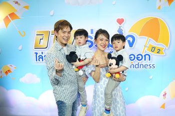 ‘บีม-กวี’แท็กทีมครอบครัว ร่วมกิจกรรม มอบเงิน แก่มูลนิธิโรงพยาบาลเด็ก
