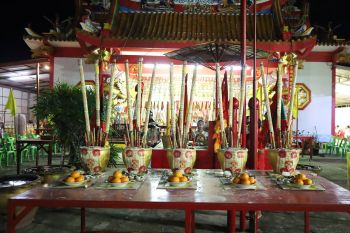 ‘ศาลเจ้าเง็กเซียนฮ่องเต้สัตหีบ’เปิดเทศกาลกินเจ อัญเชิญเทพเจ้าประทับร่างม้าทรง