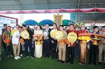 ‘นก-บริพันธ์’จัดใหญ่ฟรีคอนเสิร์ตกฐินสามัคคี  ศิลปิน,ดารา,ตลก รวมพลังความบันเทิงล้นเวที