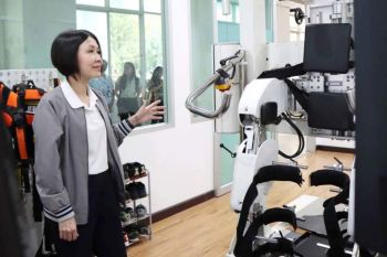 กรมการแพทย์ใช้หุ่นยนต์ฝึกเดินช่วยผู้ป่วยทางระบบประสาทเดินได้เร็วขึ้น