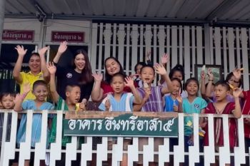 สุขล้นใจ ‘มูลนิธิบุณยะจินดา’ เลี้ยงอาหารกลางวันเด็กบ้านป่าเกอะญอ