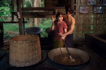 รีเทิร์นคู่จิ้น‘ออกัส-นํ้าฟ้า’พร้อมเสิร์ฟความฟิน  ‘รักท่วมทุ่ง’ย้อนยุคฟีลกู๊ด สนุกเฮฮาอารมณ์ดี