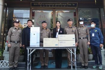 ‘มูลนิธิบุณยะจินดา’ มอบเครื่องฟอกอากาศเพื่อดูแลสุขภาพข้าราชการตำรวจ สน.พลับพลาไชย