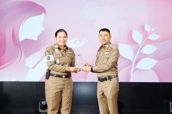 สำนักงานตำรวจแห่งชาติมอบโล่เชิดชูเกียรติ  ชูพลังสตรีร่วมแก้ปัญหาการค้ามนุษย์