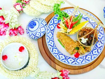 แนวหน้า ฟู้ด รีวิว : เสน่ห์แห่งอาหารไทยคลายร้อน  กับ ‘เทศกาลข้าวแช่’ 9 โรงแรม