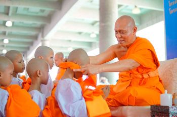 สามเณรฟื้นฟูพระพุทธศาสนาทั่วไทย ปีที่ 8 เยาวชนแห่สมัคร \'ปิดเทอมเติมธรรม\' กว่า 13,000 คน