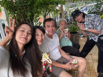 โมเม้นต์ครอบครัวสุดประทับใจ ของ ‘กลัฟ –คณาวุฒิ’ในวันปีใหม่ไทย