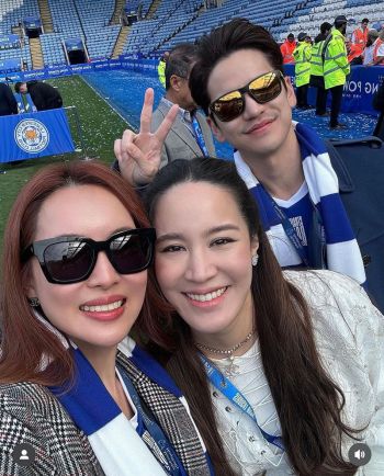 ‘เต๋า-เศรษฐพงศ์’ ร่วมฉลองแชมป์ สโมสรฟุตบอลเลสเตอร์ ซิตี้ กับประธานสโมสรฯ