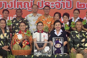 \'นายอำเภอบิ๊ก\'จัดงานกาชาดตามเทรนด์ ตักไข่ลุ้นลาบูบู้-ทุเรียนนนท์