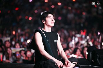 ศิลปินหรือสปริง? ‘บีไอ’ (B.I) พลังล้นโดดไม่หยุดกว่า 3 ชม.