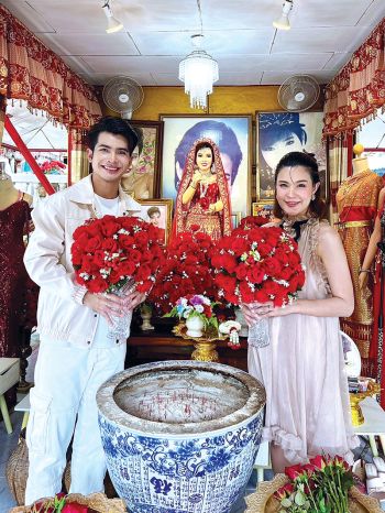 ‘เปาวลี พรพิมล’ อุ้มท้องถวายเสียงราชินีลูกทุ่ง วัดทับกระดาน  พร้อม ‘กานต์ ทศน’ กับเพลงใหม่ล่าสุด ‘รักพิศวาส’