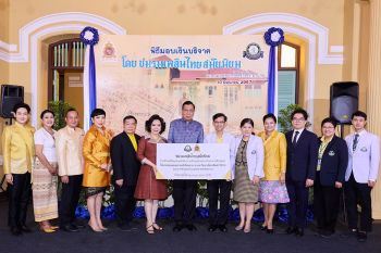 ชมรมเพลินไทยสมัยนิยมมอบเงินสมทบทุนในโครงการปรับปรุงตกแต่งภายในอาคารวชิรานุสรณ์