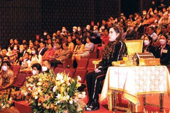 สมเด็จเจ้าฟ้าฯ กรมพระศรีสวางควัฒน วรขัตติยราชนารี ทอดพระเนตรการแสดงละครเวที  ‘ฟ้าจรดทราย เดอะมิวสิคัล’รอบการกุศลเฉลิมพระเกียรติเนื่องในโอกาสวันคล้ายวันประสูติ