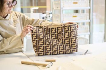 FENDI ร่วมมือกับ Made For A Woman รังสรรค์กระเป๋า Roll Bag ในมาดากัสการ์