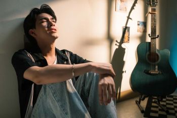 อย่าให้ความหวัง! ถ้าไม่คิดจะรักตั้งแต่แรก ‘ไม่เจ็บมั้ง’เพลงเจ็บจุกๆล่าสุดจาก‘ไตเติ้ล ธนธัช’