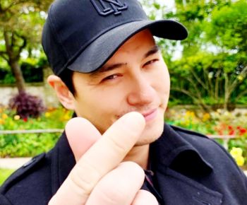 ‘ปีเตอร์ คอร์ป’ โชว์หวานแฟนสาวหอบดอกไม้ยินดีหลังเวที