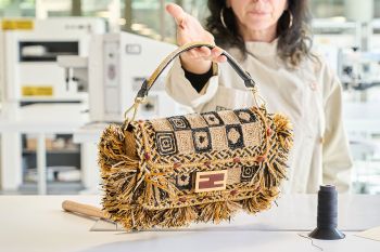 FENDI ร่วมมือกับ สมาคมเพื่อสังคม Made For A Woman  สร้างสรรค์ Baguette‘hand in hand’โดยช่างฝีมือชาวมาลากาซี