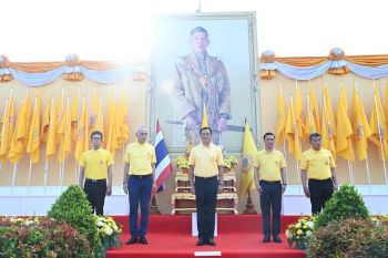 \'มท.1\'นำข้าราชการ-พสกนิกร ร่วมถวายพระพรชัยมงคล\'พระบาทสมเด็จพระเจ้าอยู่หัว\'