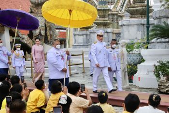 \'ในหลวง-พระราชินี\' ทรงบำเพ็ญพระราชกุศล วันอาสาฬหบูชา