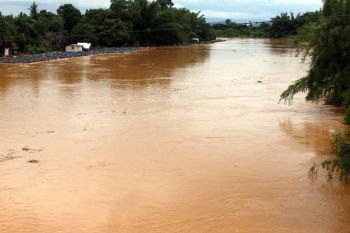 ชมรมกู้ภัยทางน้ำภาค 7 ล่องเรือออกสำรวจแม่น้ำแม่กลอง