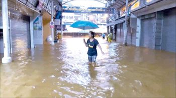 อุตุฯเตือน30จว.  ฝนถล่มน้ำท่วม  น้ำแม่สายทะลัก