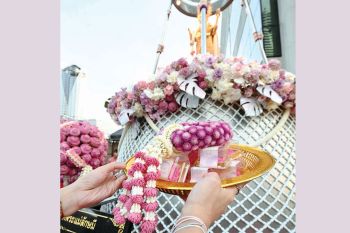 RAVIPA ร่วมกับ สมาคมผู้ประกอบวิสาหกิจในย่านราชประสงค์ จัดถวายดอกไม้สักการะองค์พระแม่ลักษมี ในวันวาราลักษมี วรัทตัม
