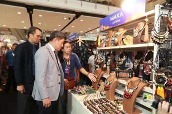 ดีพร้อมจัดงานทดสอบตลาด \'DIPROM SHOW 2024\' เพิ่มศักยภาพเชื่อมโยงการตลาดเชิงพาณิชย์ ขยายโอกาสธุรกิจผู้ประกอบการชุมชน