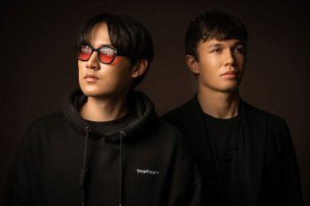 \'มอนซูน แวลลีย์\' เชิญศิลปินไทยชื่อดัง \'ก้องกาน\' สร้างสรรค์ลายพญานาคลงบนหมวกแข่ง F1