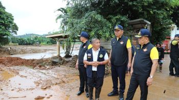 ‘อธิบดีฝนหลวงฯ’ ลงพื้นที่ติดตามการช่วยเหลือพื้นที่ประสบอุทกภัย อ.เวียงป่าเป้า จ.เชียงราย