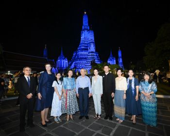 ยูนิเซฟรวมพลังผู้นำและเยาวชน เนรมิตพระปรางค์วัดอรุณฯ เป็นสีฟ้า ในงาน \'Turn Blue\'