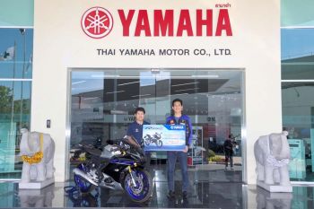 ยามาฮ่า มอบรถ R15M ผู้โชคดีที่ซื้อบัตร YAMAHA Stand