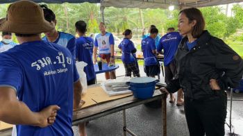 ‘พิมพ์ภัทรา’เปิดบ้านตั้งครัวช่วยผู้ประสบภัย‘น้ำท่วมเมืองคอน’ ย้ำสถานการณ์ยังวางใจไม่ได้