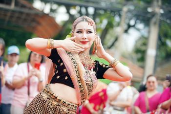 ‘จันจิ’ เสริมความปังรับปีใหม่ รำถวายพระเเม่ลักษมี ร่ายรำดั่งองค์แม่ประทับ