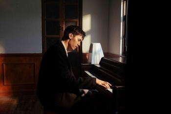 เพลงรักส่งท้ายปี ของหนุ่มโรแมนติก ‘แพทริคอนันดา’