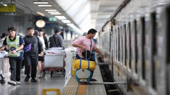 การรถไฟฯ เผยภาพรวมวันที่ 28 ธ.ค. ประชาชนเลือกใช้รถไฟเดินทางกลับภูมิลำเนา และท่องเที่ยวช่วงปีใหม่ 2568 ทะลุ 1 แสนคน