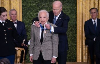 Ralph Lauren แฟชั่นดีไซเนอร์คนแรกเข้ารับรางวัล Presidential Medal of Freedom