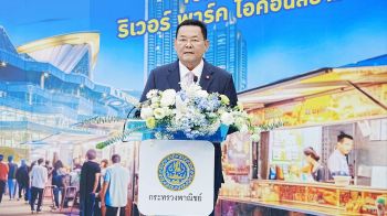 พาณิชย์ จัดทัพ Food Truck Fair