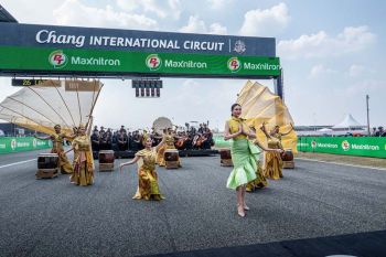 ‘Grid Girl ผ้าไหมไทย’ กระหึ่ม MotoGP2025 สู่สายตาผู้ชม 800 ล้านคนทั่วโลก!!