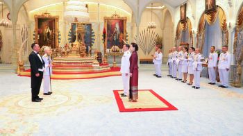 ‘ในหลวง-พระราชินี’พระราชทานพระบรมราชวโรกาสให้เอกอัครราชทูต เฝ้าฯ ถวายอักษรสาส์นตราตั้ง