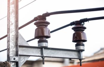 ลูกถ้วยไฟฟ้าใช้ทำอะไร ทำไมทุกเสาไฟฟ้าต้องมี